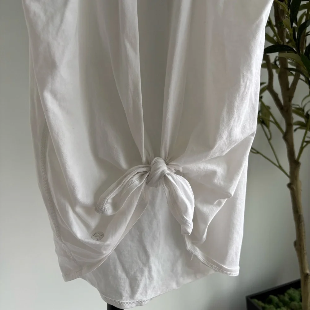 • [Lululemon] Open Back Tank • - Picture 6 of 7